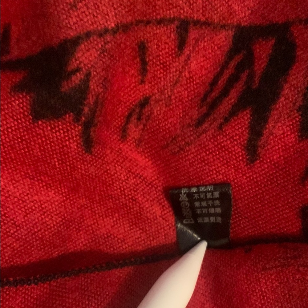 Double-Faced Feather Print Fringe Wrap - image 6